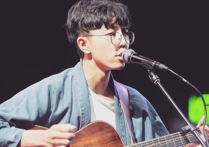 人在旅途吉他谱,原版陈鸿宇歌曲,简单C调弹唱教学,音艺吉他版六线指弹简谱图