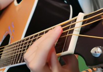 弹吉他手指起泡了怎么办？