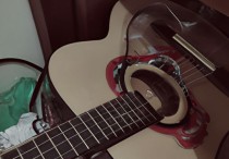 吉他和尤克里里哪个好学？