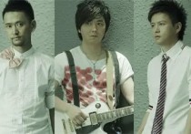 在希望的田野上吉他谱,青蛙乐队歌曲,C调高清弹唱视频教学,附2张弹指六线简谱