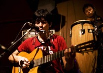 束河的阳光吉他谱,原版江湖乐队歌曲,简单D调弹唱教学,老知了版六线指弹简谱图