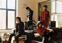 两个男朋友吉他谱,原版新裤子乐队歌曲,简单D调弹唱教学,延麟版六线指弹简谱图